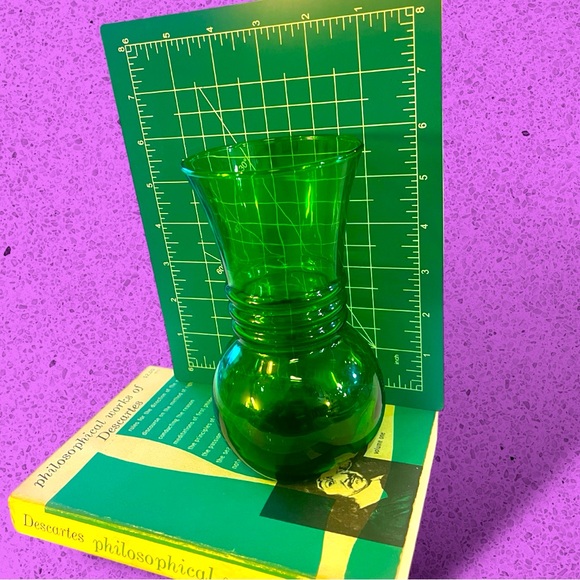 Vintage Mod Green Glass Vase - Picture 3 of 7